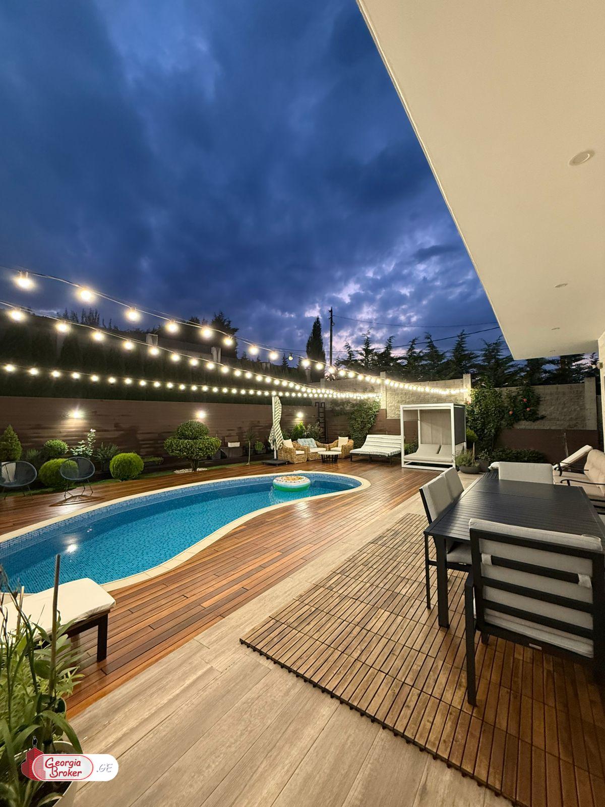 продается дом с новым ремонтом 8-комнат